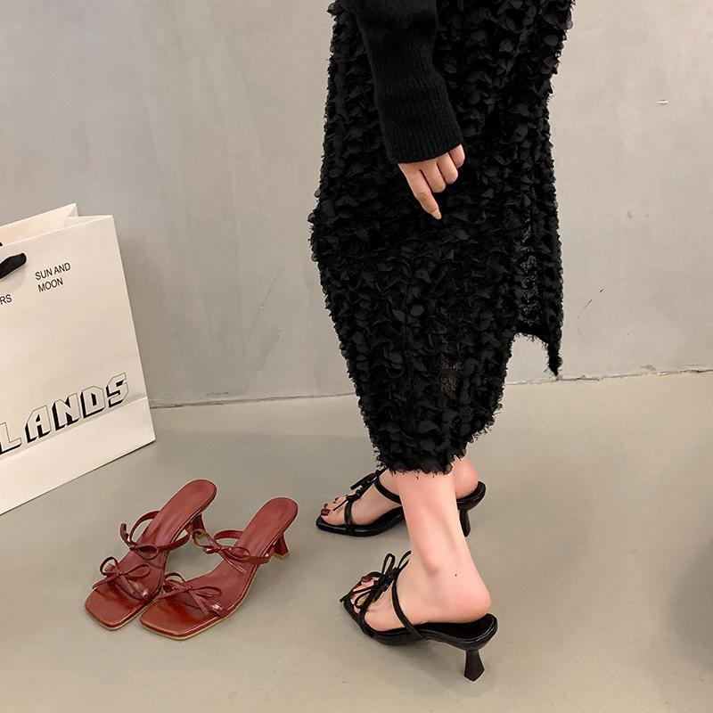 2025 new summer thin heel with sandals fairy style bow black high heel cool slippers woman 40
2025 new summer thin heel with sandals fairy style bow black high heel cool slippers woman 40