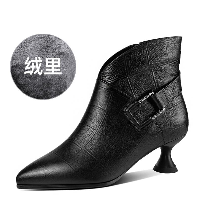 2025 осень и зима новые короткие ботинки женские с острым носком на среднем каблуке ботильоны маленький толстый каблук одинарные ботинки модные женские ботинки высокого класса 34
2025 осень и зима новые короткие ботинки женские с острым носком на среднем каблуке ботильоны маленький толстый каблук одинарные ботинки модные женские ботинки высокого класса 34