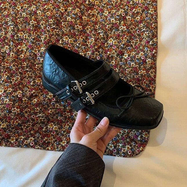 Cowhide version~ Spring and Autumn bow square head one-word buckle Mary Jane small leather shoes women s flat single shoes shallow jk shoes 40 чорний
Cowhide version~ Spring and Autumn bow square head one-word buckle Mary Jane small leather shoes women s flat single shoes shallow jk shoes 40 чорний