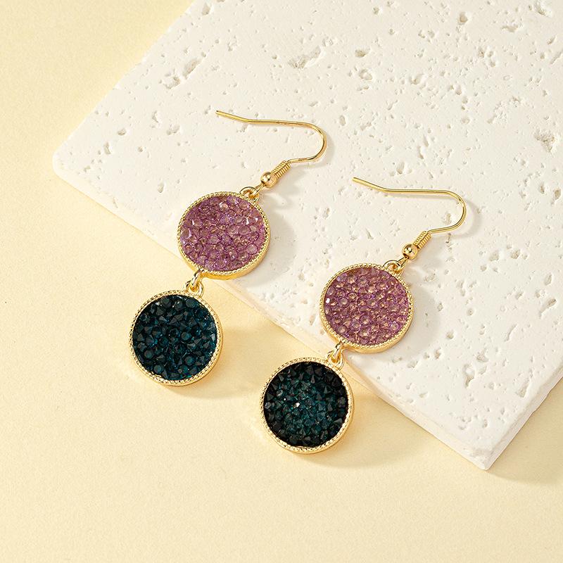 Korean Style Retro Trendy Commuting Stud Earrings: Women s Fashion with Temperament
Korean Style Retro Trendy Commuting Stud Earrings: Women s Fashion with Temperament