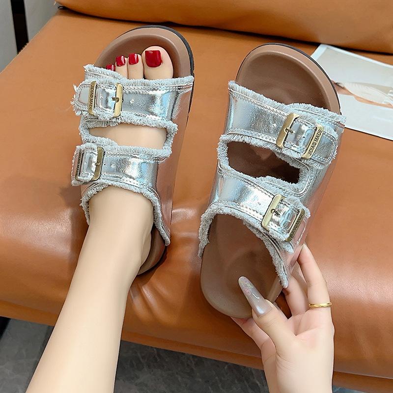 2025 new summer retro thick-soled heightening casual cool slippers women s fashion versatile one-word with beach shoes 40 срібний
2025 new summer retro thick-soled heightening casual cool slippers women s fashion versatile one-word with beach shoes 40 срібний