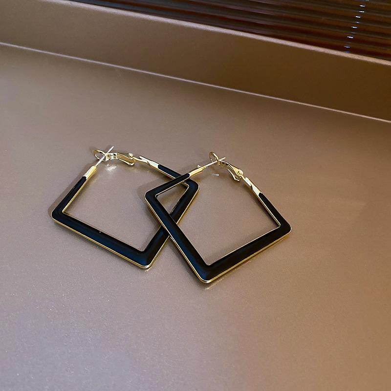 New 925 Copper Needle Geometric Square Earrings Korean Metal Cool Wind Ring Personality Exaggerated Temperament Earrings
New 925 Copper Needle Geometric Square Earrings Korean Metal Cool Wind Ring Personality Exaggerated Temperament Earrings