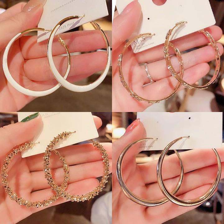 Silver Needle Large Hoop Earrings with Red Drip Glaze - French Light Luxury High-End Circle Dangle Ear Cuffs for Women.
Silver Needle Large Hoop Earrings with Red Drip Glaze - French Light Luxury High-End Circle Dangle Ear Cuffs for Women.