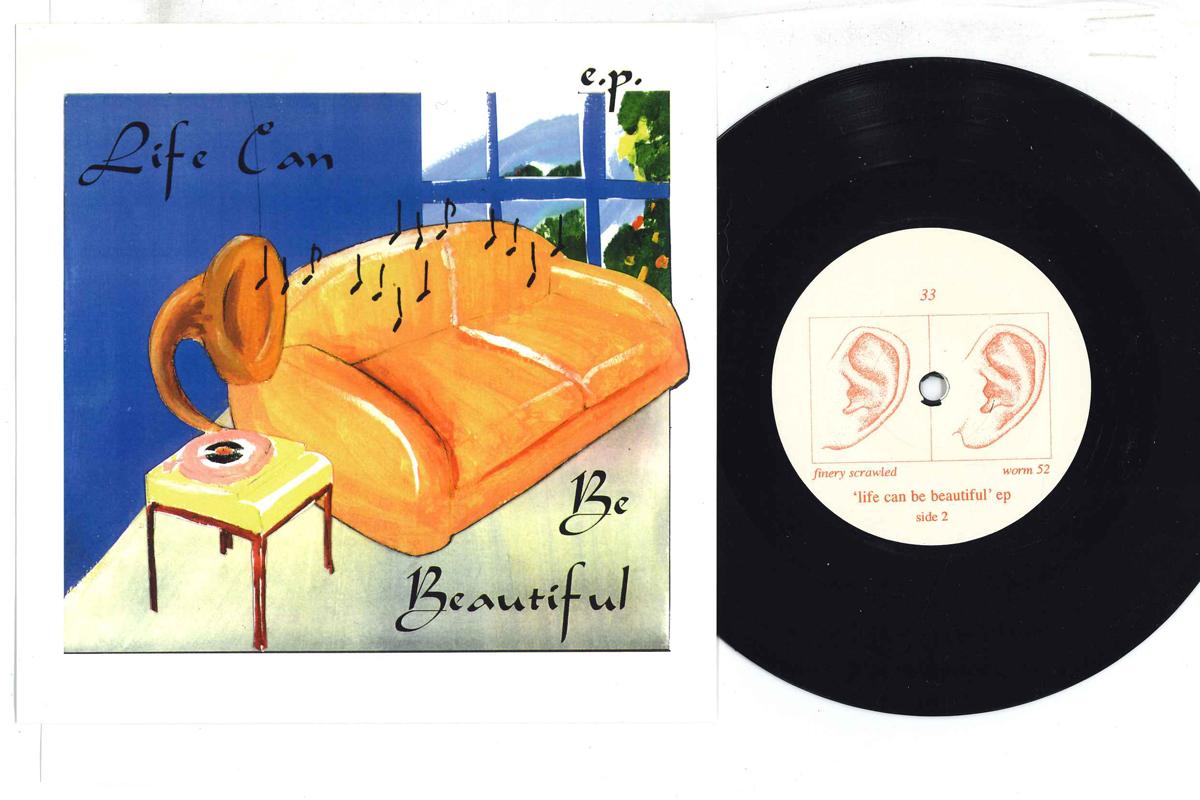 7inch Record FINERY SCRAWLED - Life Can Be Beautiful WORM52 EARWORM 1999 UK Rock Used
7inch Record FINERY SCRAWLED - Life Can Be Beautiful WORM52 EARWORM 1999 UK Rock Used