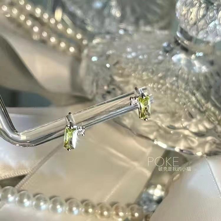 Lazy island, super beautiful irregular zircon butterfly stud earrings temperament versatile earbone studs niche high-end tide
Lazy island, super beautiful irregular zircon butterfly stud earrings temperament versatile earbone studs niche high-end tide