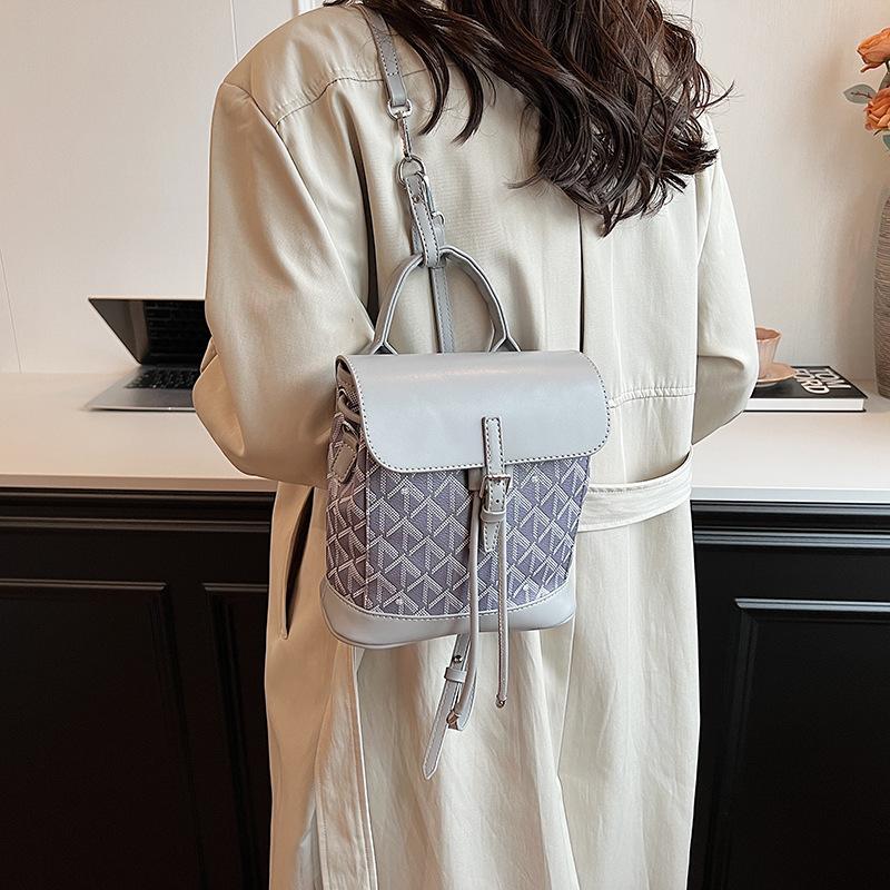 Autumn and winter retro drawstring bag 2025 new fashion trend backpack women s messenger handbag 19*10*20 коричневый
Autumn and winter retro drawstring bag 2025 new fashion trend backpack women s messenger handbag 19*10*20 коричневый