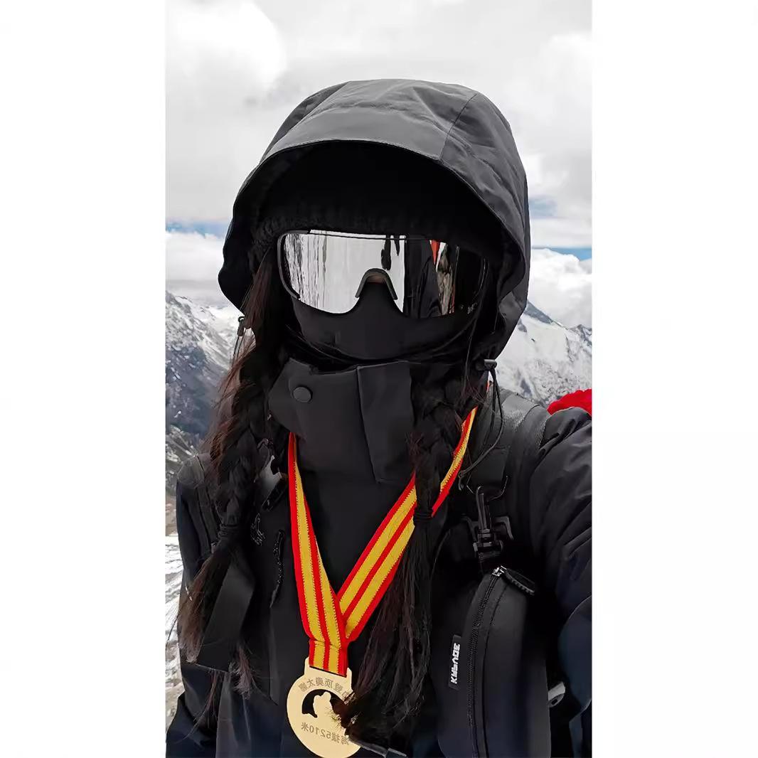 Direct sales jacket men s and women s three-in-one rainstorm waterproof and windproof mountaineering jacket three-proof mountain climbing jacket XXXL чёрный
Direct sales jacket men s and women s three-in-one rainstorm waterproof and windproof mountaineering jacket three-proof mountain climbing jacket XXXL чёрный