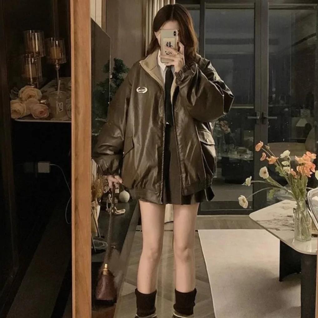 Модная куртка из искусственной ПУ кожи с пальто из овечьей шерсти с обеих сторон, женская Y2K, зимняя, новая, бархатная, в стиле локомотива, хлопковая куртка с подкладкой 3XL кофейный
Модная куртка из искусственной ПУ кожи с пальто из овечьей шерсти с обеих сторон, женская Y2K, зимняя, новая, бархатная, в стиле локомотива, хлопковая куртка с подкладкой 3XL кофейный