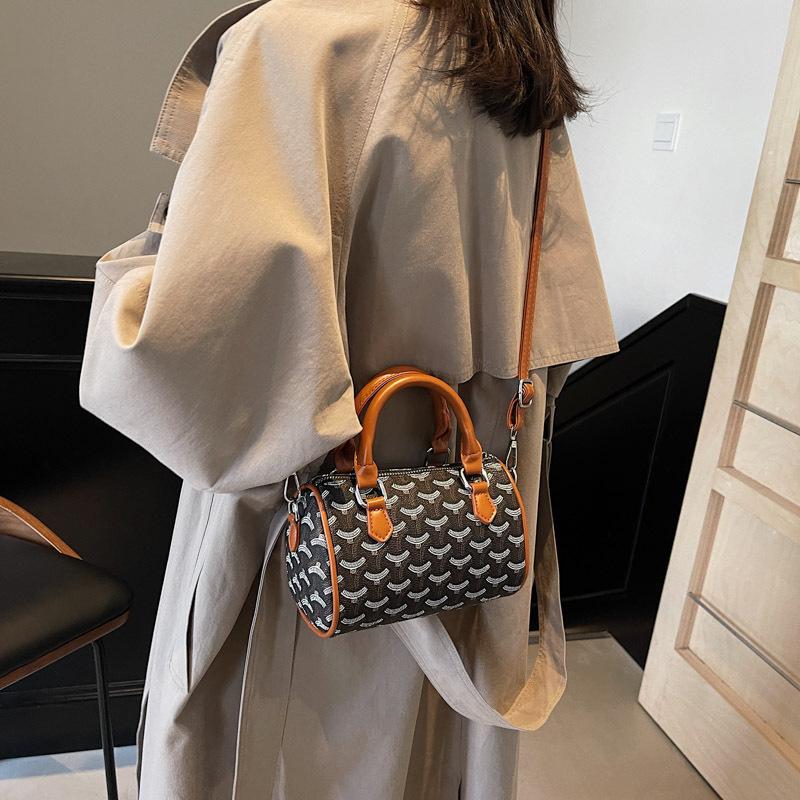 Popular bags Women s messenger bags Retro pillow bags Fashion bags High-end handbags коричневий
Popular bags Women s messenger bags Retro pillow bags Fashion bags High-end handbags коричневий
