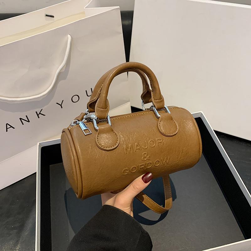 Популярные сумки осень и зима новые нишевые сумки-мессенджеры женские ретро универсальные портативные цилиндрические сумки коричневый
Популярные сумки осень и зима новые нишевые сумки-мессенджеры женские ретро универсальные портативные цилиндрические сумки коричневый