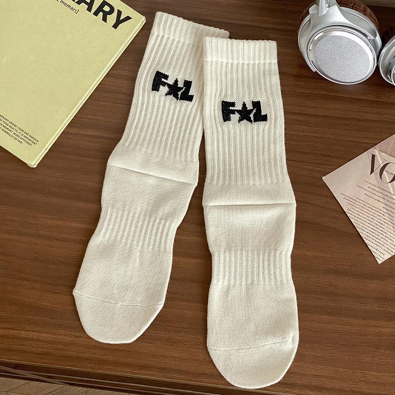 Мужские хлопковые носки до середины икры, однотонные, с защитой от запаха и влагопоглощением, для осени и зимы, модные и универсальные спортивные носки, осенние носки 1 pair молочный белый
Мужские хлопковые носки до середины икры, однотонные, с защитой от запаха и влагопоглощением, для осени и зимы, модные и универсальные спортивные носки, осенние носки 1 pair молочный белый