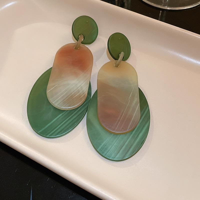 Silver needle oval acrylic earrings Korean small fresh personality exaggerated earrings retro fashion new earrings
Silver needle oval acrylic earrings Korean small fresh personality exaggerated earrings retro fashion new earrings
