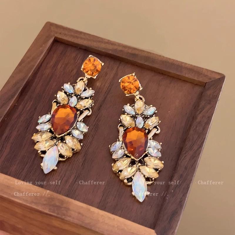 Шикарные серьги-кисточки с цирконами: Ретро Длинная Эффектная Подвеска
Шикарные серьги-кисточки с цирконами: Ретро Длинная Эффектная Подвеска