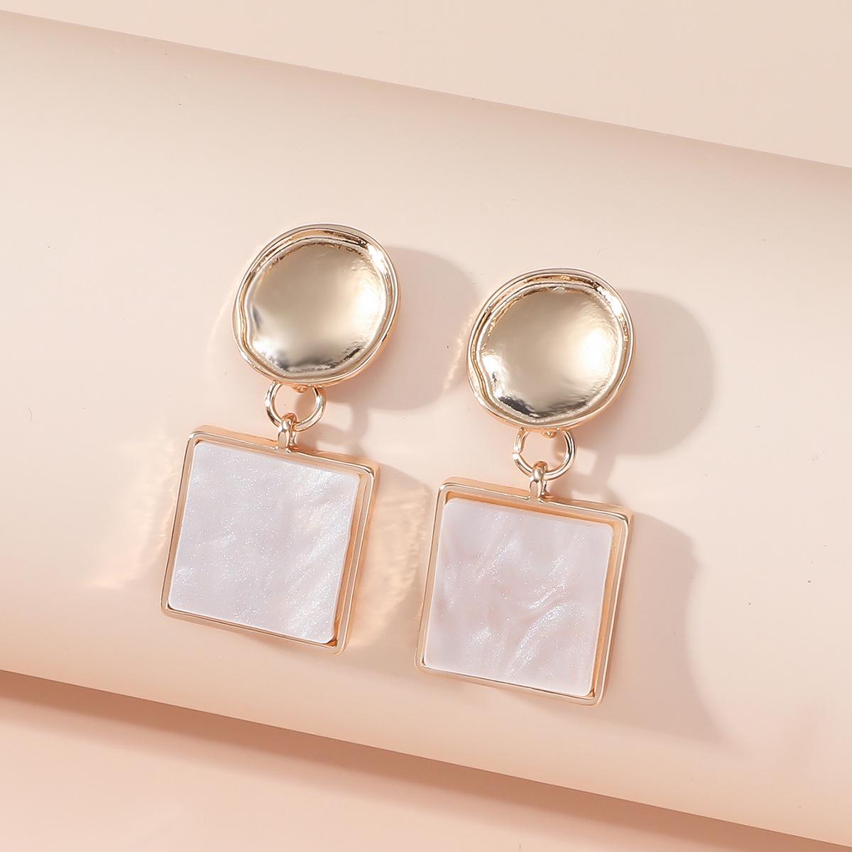 «Богемские веерообразные серьги»: Европейский и американский стиль, простой и элегантный дизайн для женщин.
«Богемские веерообразные серьги»: Европейский и американский стиль, простой и элегантный дизайн для женщин.