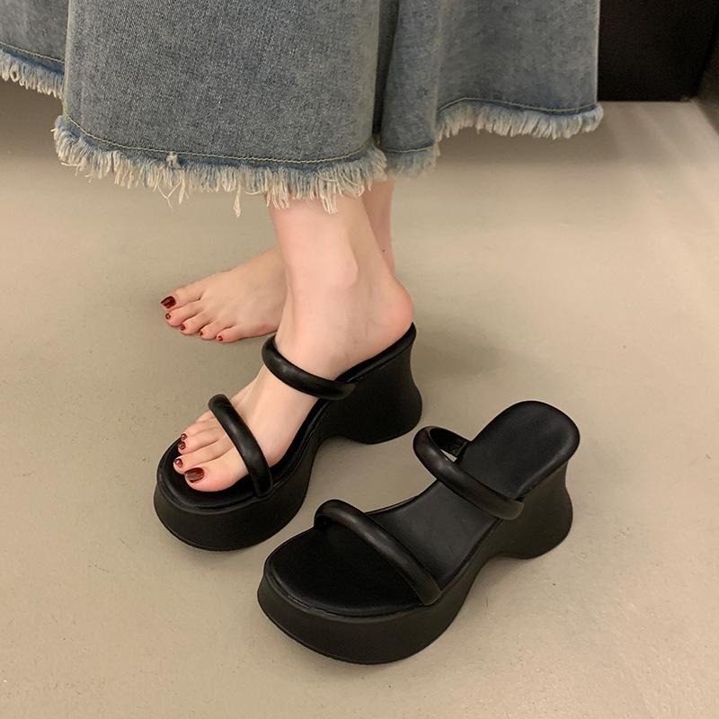 Thick-soled heightened one-word cool slippers for women s summer wear 2025 new simple small versatile high-heeled sandals 34
Thick-soled heightened one-word cool slippers for women s summer wear 2025 new simple small versatile high-heeled sandals 34