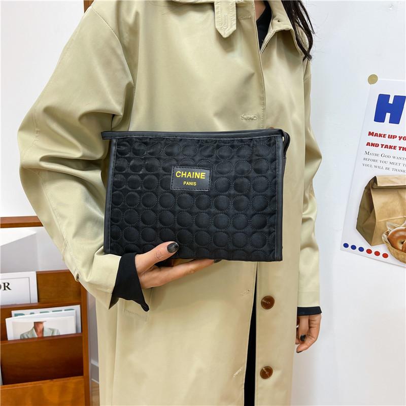 2025 new handbag large capacity fashion storage bag travel portable simple toilet bag commuter women s bag
2025 new handbag large capacity fashion storage bag travel portable simple toilet bag commuter women s bag