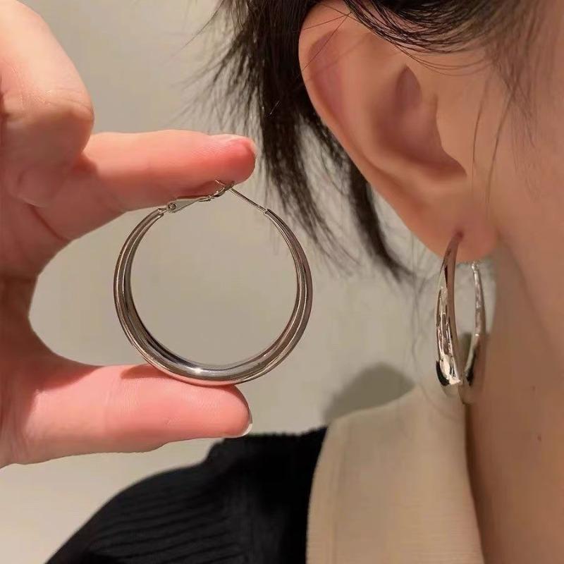 New Big popular Circle Hoop Earrings for Women Trendy Exaggerated Silver Gold Color Metal Geometric Smooth Round Earring Jewelry античний срібного кольору
New Big popular Circle Hoop Earrings for Women Trendy Exaggerated Silver Gold Color Metal Geometric Smooth Round Earring Jewelry античний срібного кольору