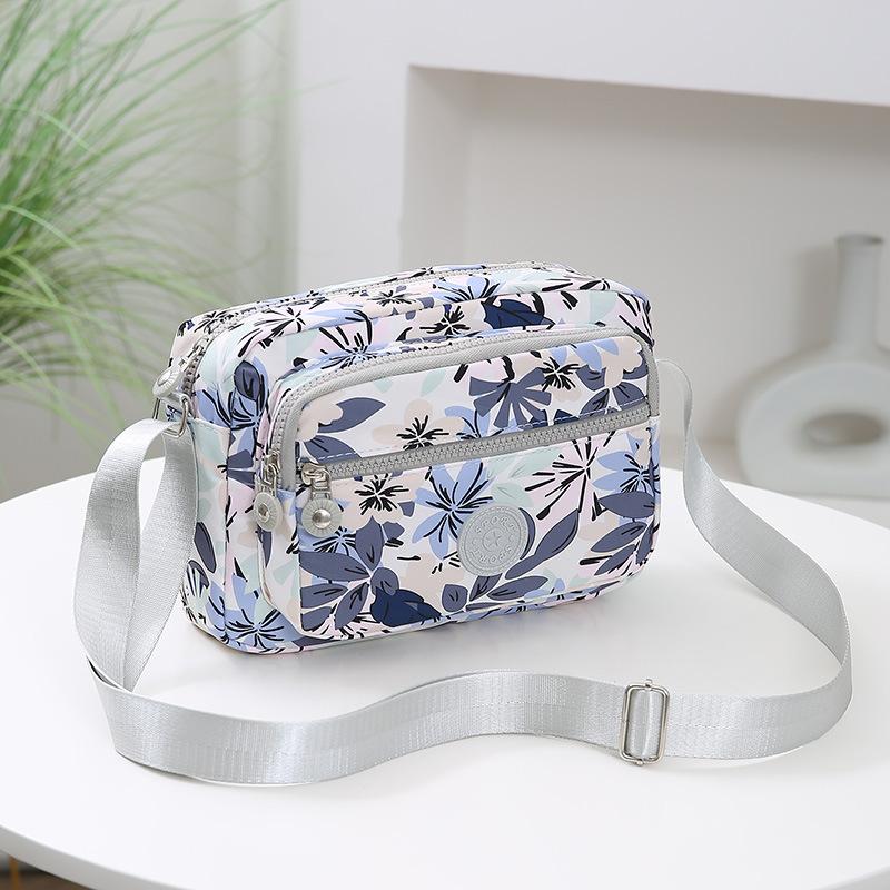 Многоцветная плечевая сумка из ткани Оксфорд, многосекционная сумка, сумка для мобильного телефона, водоотталкивающая, универсальная женская сумка через плечо
Многоцветная плечевая сумка из ткани Оксфорд, многосекционная сумка, сумка для мобильного телефона, водоотталкивающая, универсальная женская сумка через плечо