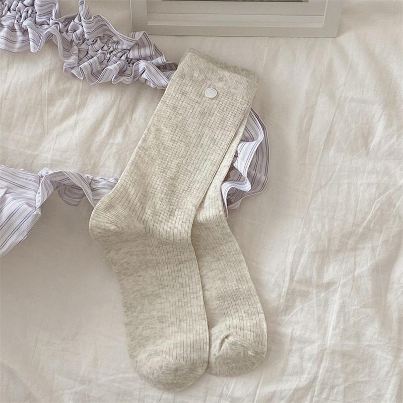 Женские весенне-летние тонкие простые однотонные дышащие носки-трубы с маленькими пуговицами-ракушками 1 pair бежевый
Женские весенне-летние тонкие простые однотонные дышащие носки-трубы с маленькими пуговицами-ракушками 1 pair бежевый