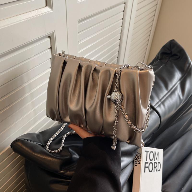 Нишевая плиссированная сумка женская новая трендовая сумка через плечо кроссбоди модная цепочка конверт маленькая квадратная сумка шампанского
Нишевая плиссированная сумка женская новая трендовая сумка через плечо кроссбоди модная цепочка конверт маленькая квадратная сумка шампанского