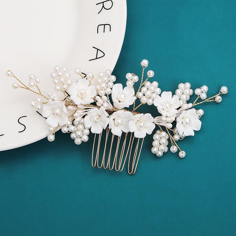 Women s Floral Ceramic Premium Rhinestone Pearl Hair Comb White Flower Court Bridal Hair Comb срібний
Women s Floral Ceramic Premium Rhinestone Pearl Hair Comb White Flower Court Bridal Hair Comb срібний