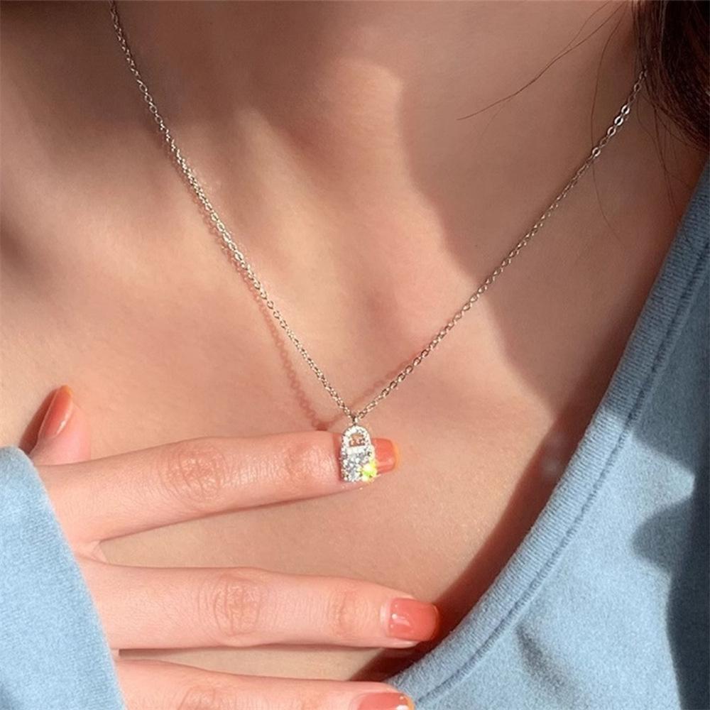 S sterling silver diamond lock head necklace temperament neck chain Internet celebrity personality collarbone chain new
S sterling silver diamond lock head necklace temperament neck chain Internet celebrity personality collarbone chain new