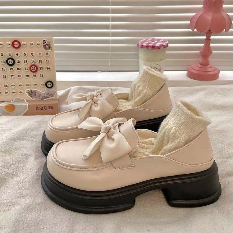 British style small leather shoes women s college style with skirt 2024 autumn new French retro platform loafer single shoes women 40
British style small leather shoes women s college style with skirt 2024 autumn new French retro platform loafer single shoes women 40