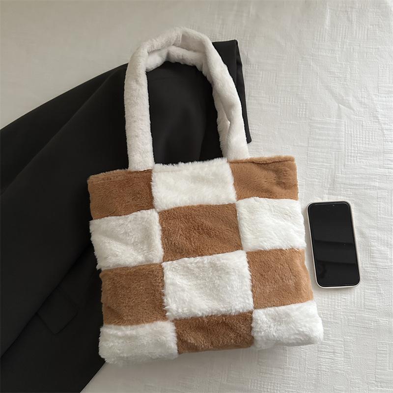 Контрастный цвет пушистая сумка женская большая вместительная сумка-тоут нишевый дизайн плюшевая сумка модная одно плечо портативная сумка-тоут женская хаки
Контрастный цвет пушистая сумка женская большая вместительная сумка-тоут нишевый дизайн плюшевая сумка модная одно плечо портативная сумка-тоут женская хаки