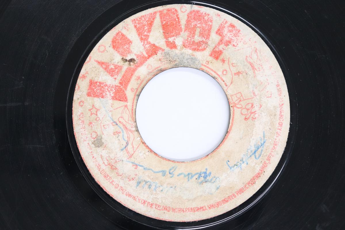 7inch Record LENNOX BROWN / U-ROY JUNIOR - Trial Of Babylon / Two Ton Galento none Jackpot 1973 Jamaica Reggae, Ska & Dub Used
7inch Record LENNOX BROWN / U-ROY JUNIOR - Trial Of Babylon / Two Ton Galento none Jackpot 1973 Jamaica Reggae, Ska & Dub Used