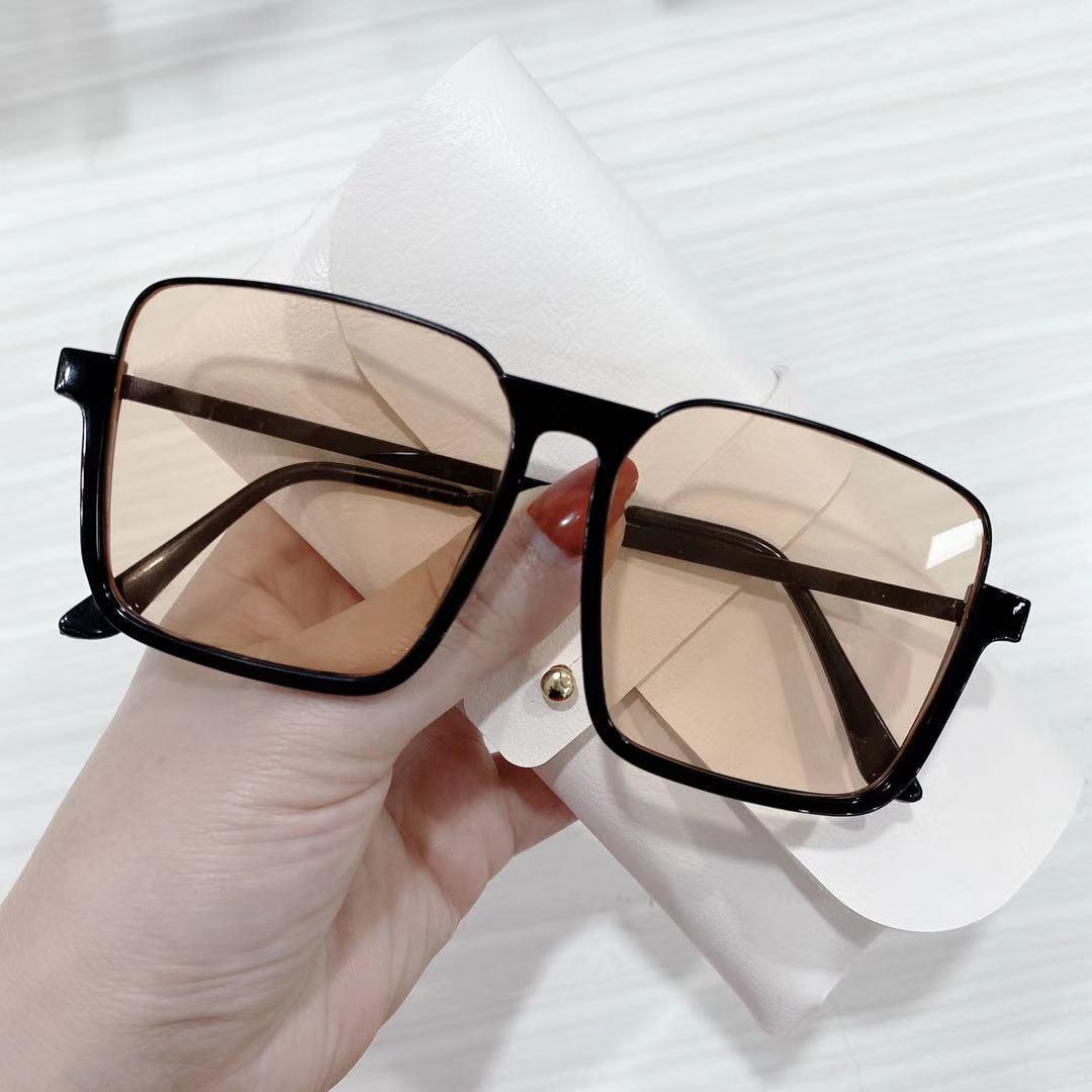 Модные ретро квадратные очки с полуободковой оправой для женщин - Слимминг для большого лица, солнцезащитные очки с защитой от синего света
Модные ретро квадратные очки с полуободковой оправой для женщин - Слимминг для большого лица, солнцезащитные очки с защитой от синего света