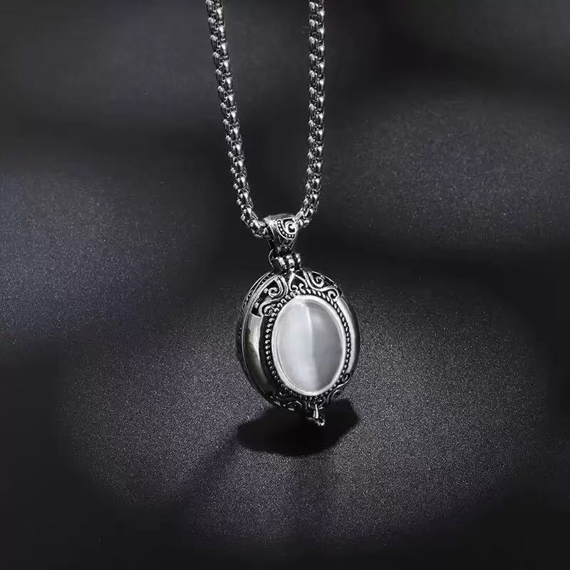Retro Luxury Emerald Crystal Necklace Stainless Steel Filigree Carved Oval Gemstone Box Pendant Choker for Men Women Jewelry білий
Retro Luxury Emerald Crystal Necklace Stainless Steel Filigree Carved Oval Gemstone Box Pendant Choker for Men Women Jewelry білий
