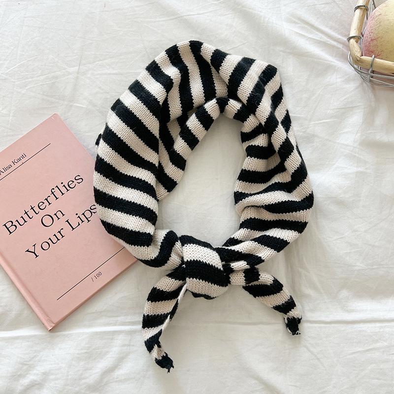 Женский осенне-зимний полосатый шерстяной вязаный треугольный шарф, маленький, универсальный, теплый, корейский треугольный шарф чёрный
Женский осенне-зимний полосатый шерстяной вязаный треугольный шарф, маленький, универсальный, теплый, корейский треугольный шарф чёрный