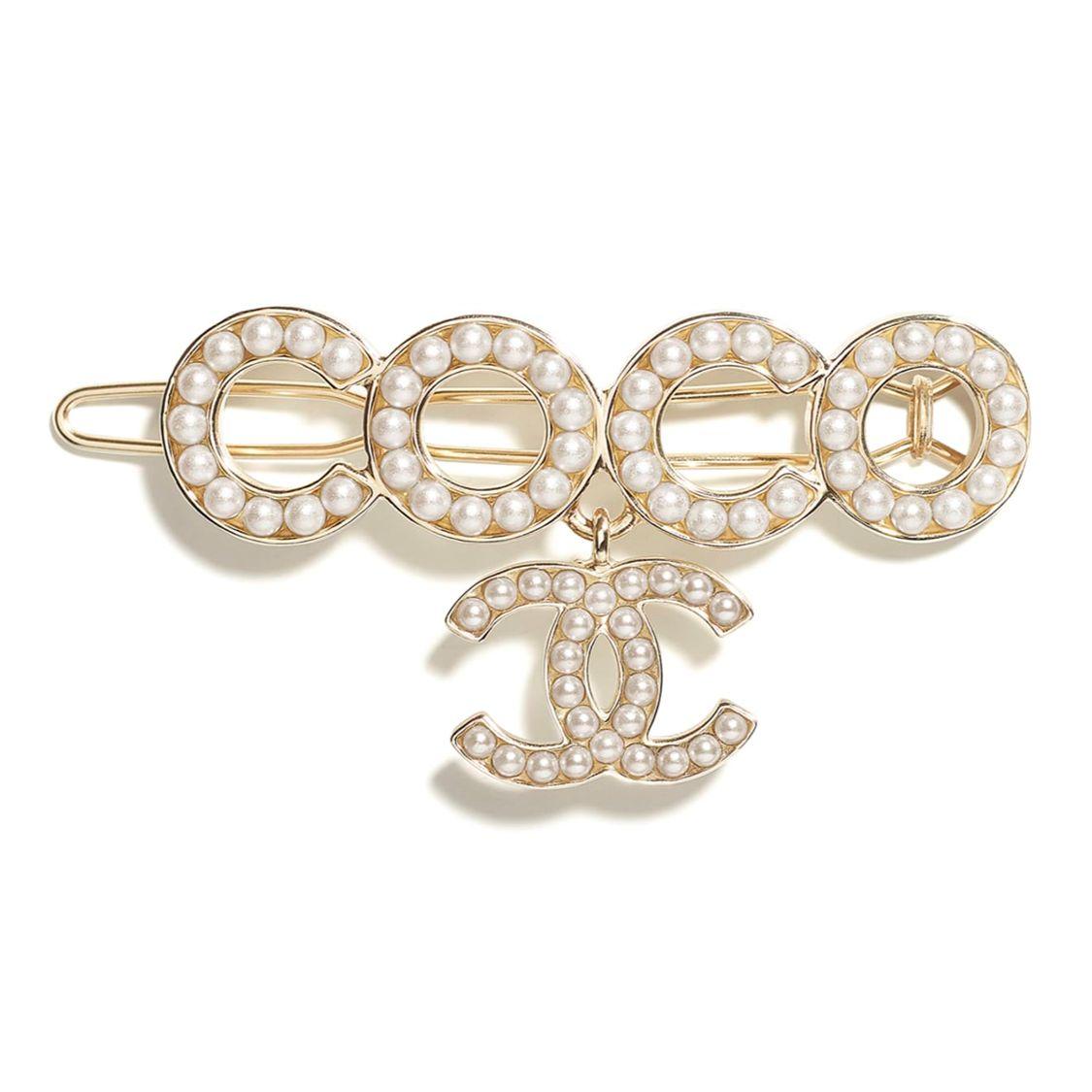 Chanel Coco Series Metal And Imitation Pearl Hair Clip Women Hair Accessories AB5836-B04917-NB218 Gold and Pearl White
Chanel Coco Series Metal And Imitation Pearl Hair Clip Women Hair Accessories AB5836-B04917-NB218 Gold and Pearl White
