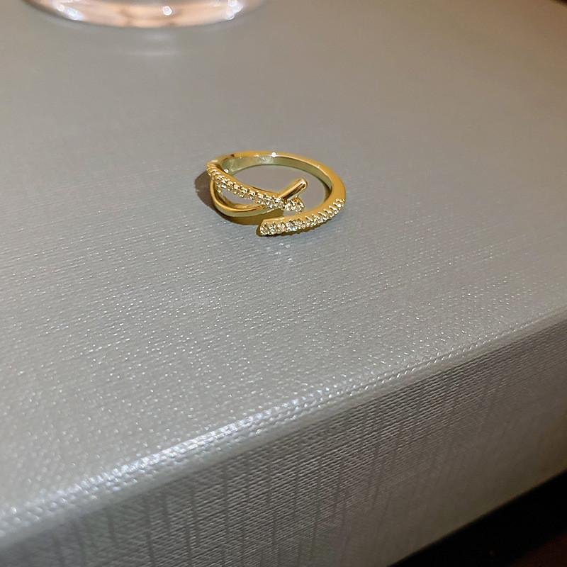 Distinguished Design Geometric Ring For Women In Luxurious Finish Twotone J4560
Distinguished Design Geometric Ring For Women In Luxurious Finish Twotone J4560