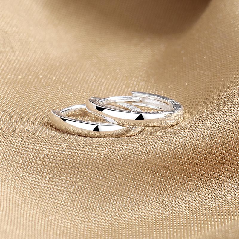 Smooth Earrings Simple And Compact Earrings Mini Earbone Buckles Delicate Circle Silver Stud Earrings Cold Wind 925 silver
Smooth Earrings Simple And Compact Earrings Mini Earbone Buckles Delicate Circle Silver Stud Earrings Cold Wind 925 silver