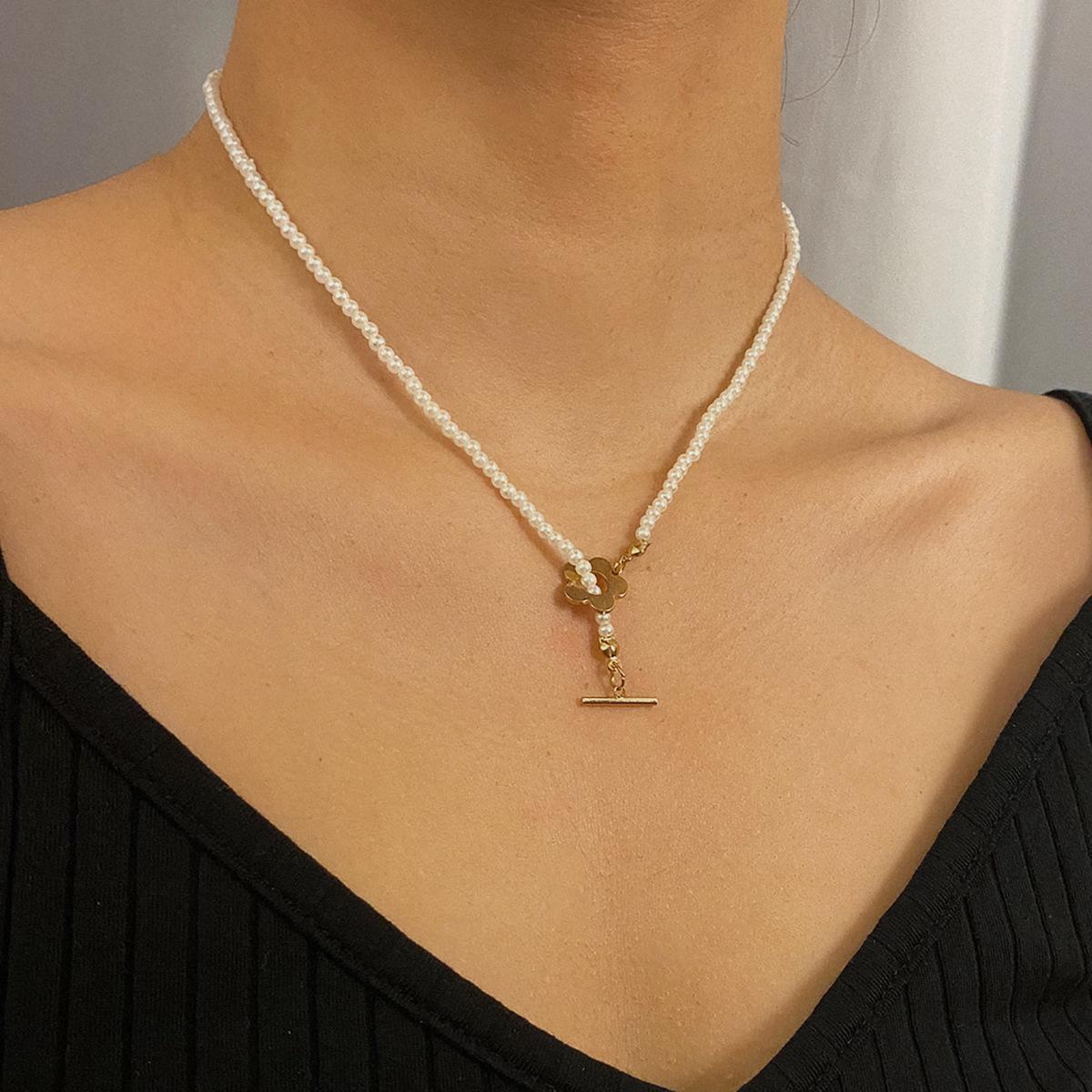 Jewelry, temperament light-colored rice bead beaded necklace, temperament small flower hollow OT buckle creative necklace
Jewelry, temperament light-colored rice bead beaded necklace, temperament small flower hollow OT buckle creative necklace