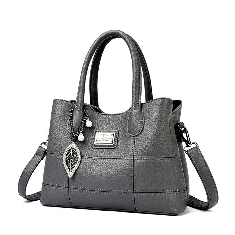 Simple and Fashionable Single-shoulder Bag with Multiple Pockets and Large Capacity. Handbag or Crossbody Bag. сірий колір
Simple and Fashionable Single-shoulder Bag with Multiple Pockets and Large Capacity. Handbag or Crossbody Bag. сірий колір