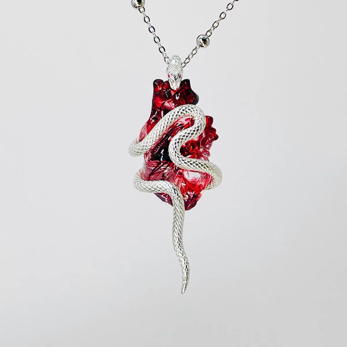 Personality Gothic Punk Snakes Pendant Necklaces Retro Snake Heart Necklace Gothic Jewelry Gift for Music Event Hip Hop Jewelry
Personality Gothic Punk Snakes Pendant Necklaces Retro Snake Heart Necklace Gothic Jewelry Gift for Music Event Hip Hop Jewelry