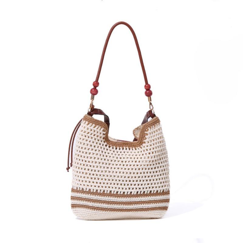 Сумка-тоут с вырезами — это модная и стильная одноплечевая сумка большой вместимости для отдыха на море.
Сумка-тоут с вырезами — это модная и стильная одноплечевая сумка большой вместимости для отдыха на море.