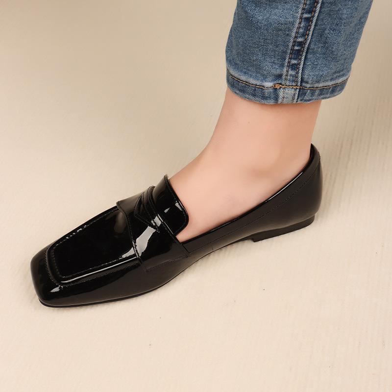 New mirror patent leather fashion style women s spring 2025 low-heeled square head cowhide deep-mouth single shoes women 35 чорний
New mirror patent leather fashion style women s spring 2025 low-heeled square head cowhide deep-mouth single shoes women 35 чорний