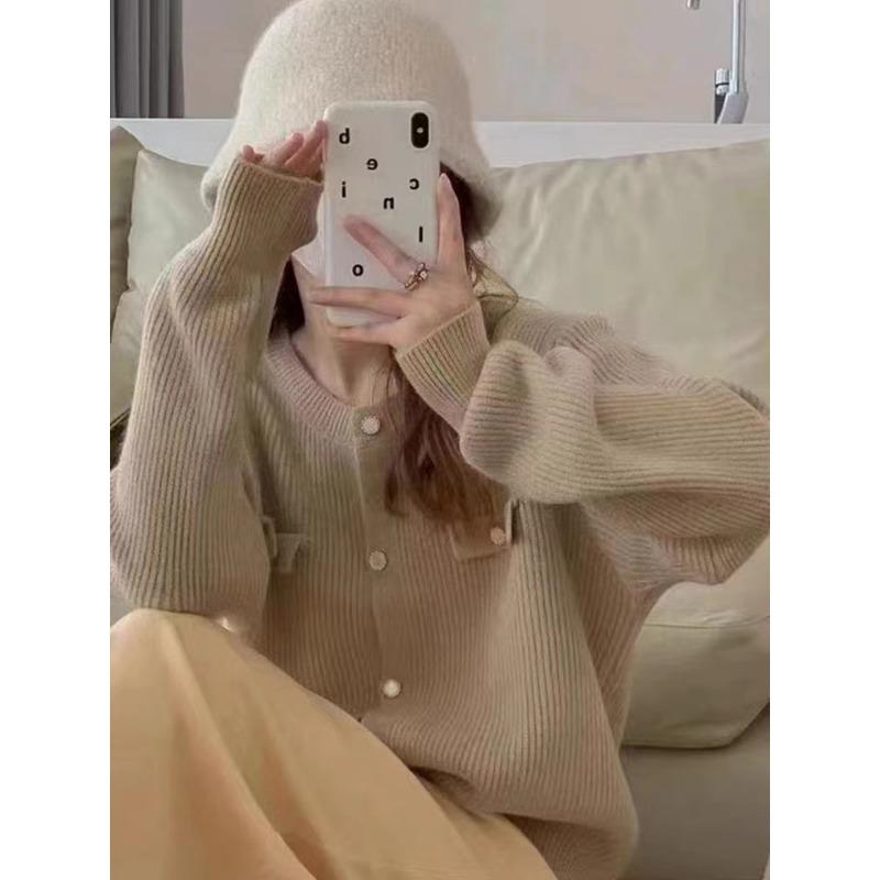 Премиальный молочно-сладкий вязаный кардиган женский осенне-зимний наряд шикарный дизайн нишевый свитер женская одежда One Size верблюд
Премиальный молочно-сладкий вязаный кардиган женский осенне-зимний наряд шикарный дизайн нишевый свитер женская одежда One Size верблюд