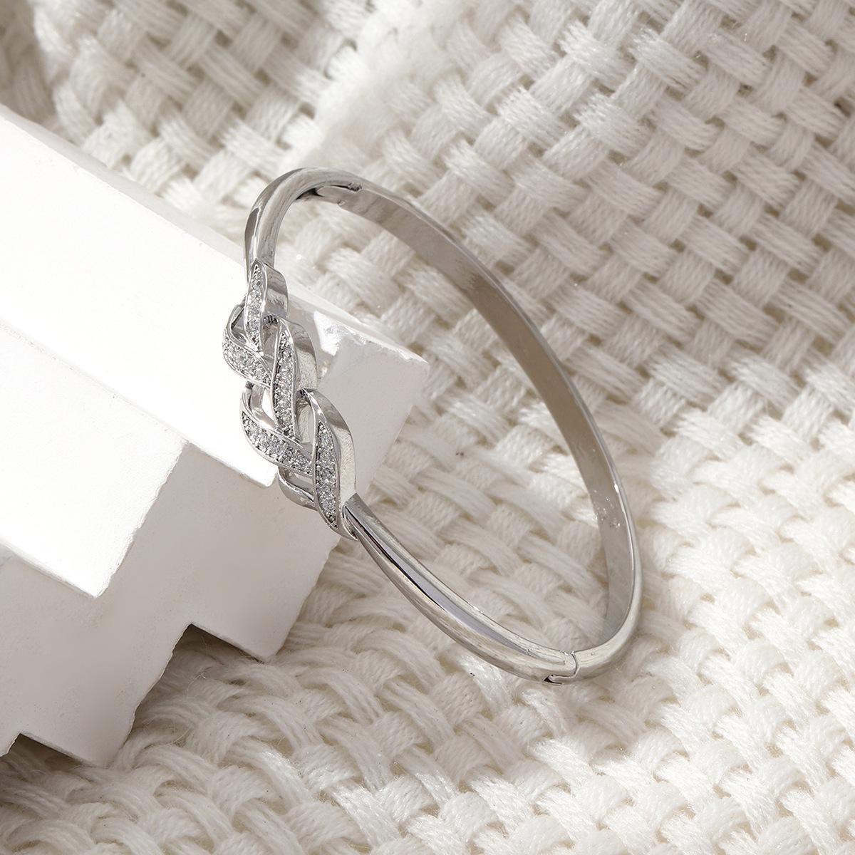 Women s Light Luxury Zircon Woven Bracelet - Korean Fashion, Exquisite & Simple Design
Women s Light Luxury Zircon Woven Bracelet - Korean Fashion, Exquisite & Simple Design