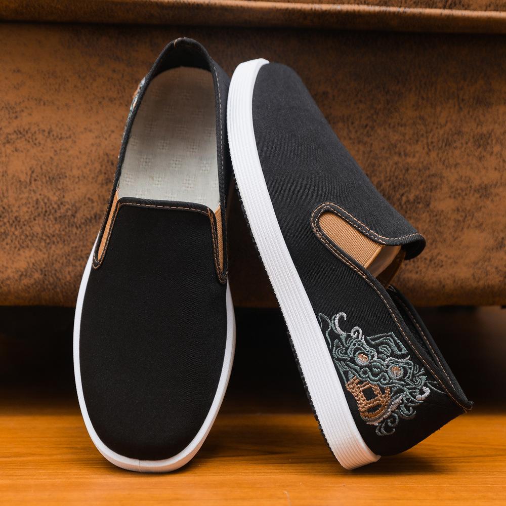 Embroidered cloth shoes men s new soft-soled middle-aged and elderly casual and lightweight one-pedal comfortable and breathable men s shoes 45
Embroidered cloth shoes men s new soft-soled middle-aged and elderly casual and lightweight one-pedal comfortable and breathable men s shoes 45