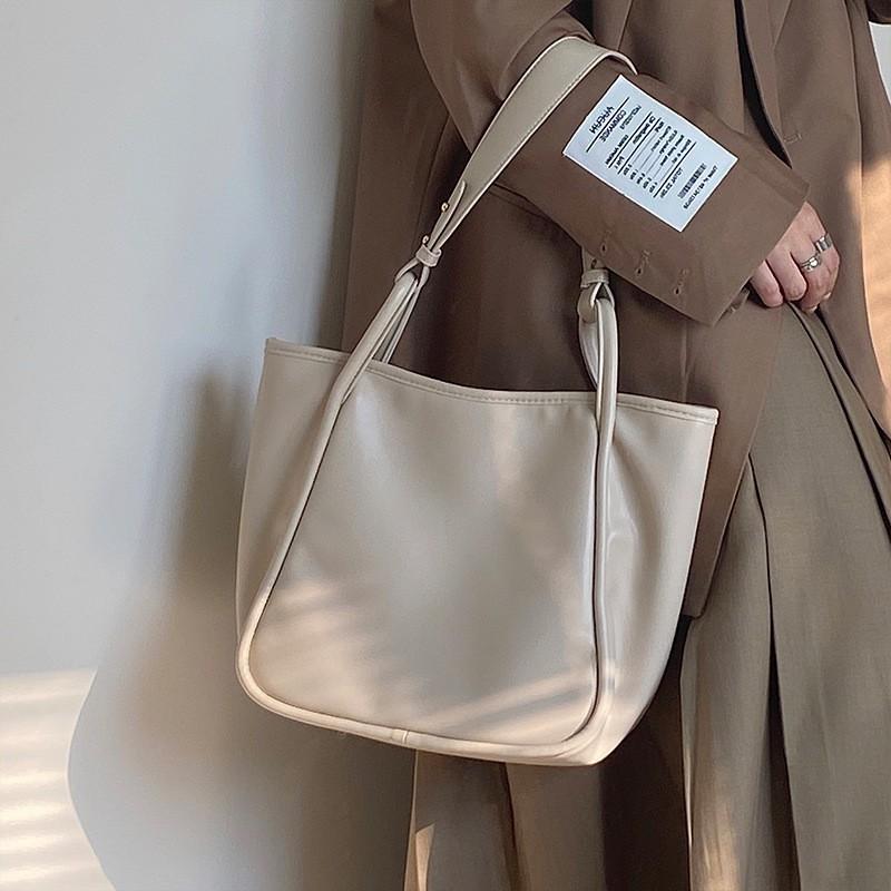 Office Workers Simple Commuting Bag Women 2026 Early Korean Style Fashionable Soft Face Handbag Pure Color Shoulder покинуть белый
Office Workers Simple Commuting Bag Women 2026 Early Korean Style Fashionable Soft Face Handbag Pure Color Shoulder покинуть белый