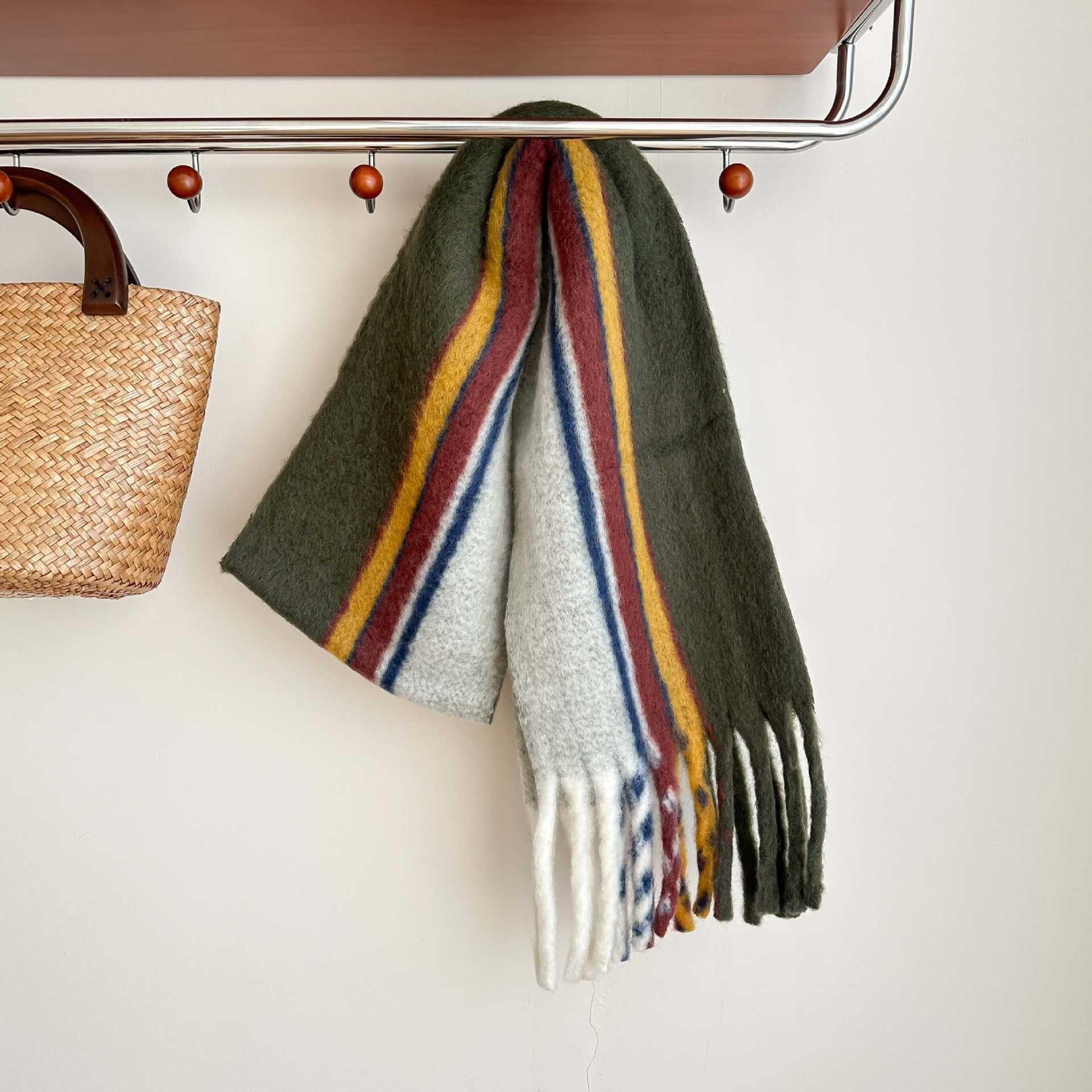 Plaid Scarf for Women in Winter Thick and Warm for Couples Striped Tassel Scarf 25*180+15*2
Plaid Scarf for Women in Winter Thick and Warm for Couples Striped Tassel Scarf 25*180+15*2
