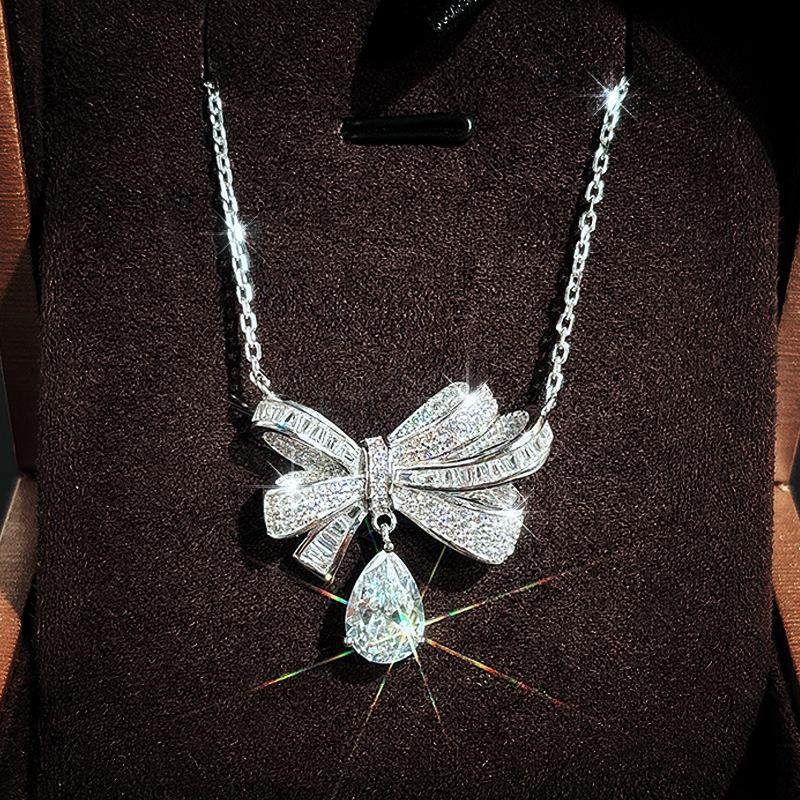 Classic Princess Bow Necklace High-End Square Zirconia Geometric Design Accessory for Attending Banquet Personalized Zircon
Classic Princess Bow Necklace High-End Square Zirconia Geometric Design Accessory for Attending Banquet Personalized Zircon