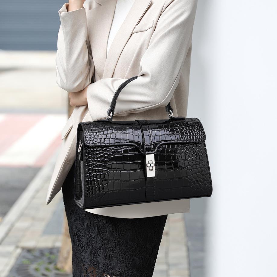 New Style of Women s Handbag Patent Leather Bag Women s Bag Crossbody Bag Crocodile Pattern Shoulder Bag
New Style of Women s Handbag Patent Leather Bag Women s Bag Crossbody Bag Crocodile Pattern Shoulder Bag
