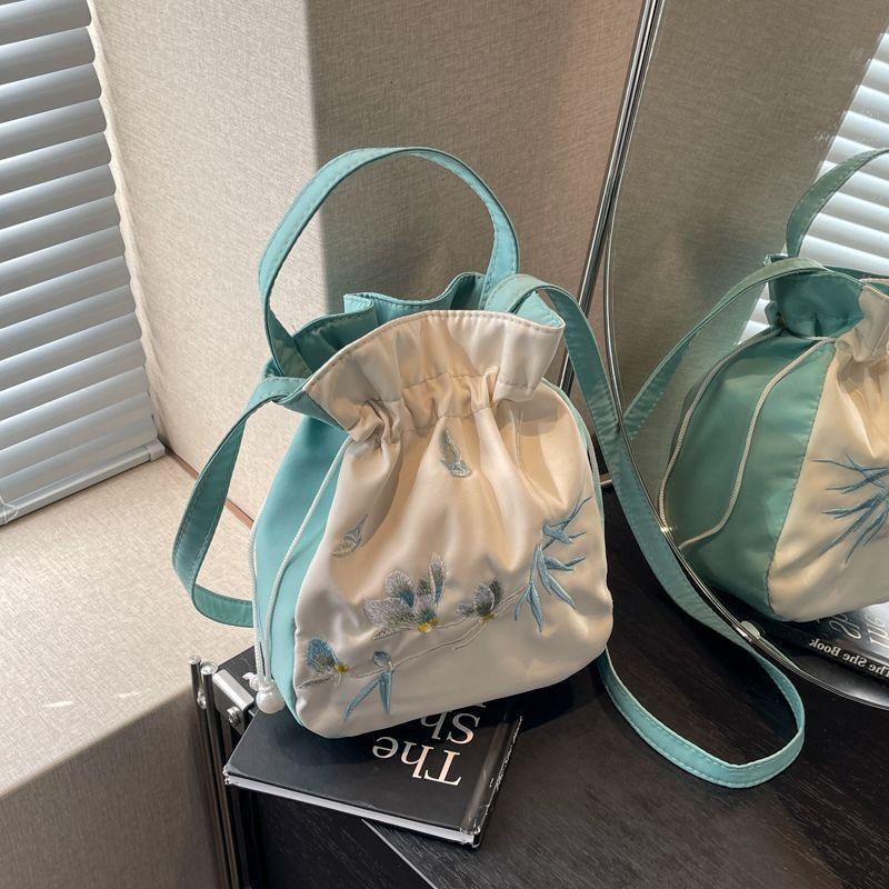 Мори литературная и художественная вышивка сумка-фея китайский стиль старинный чонсам сумка через плечо через плечо женский холст портативный кошелек Ханфу зелёный
Мори литературная и художественная вышивка сумка-фея китайский стиль старинный чонсам сумка через плечо через плечо женский холст портативный кошелек Ханфу зелёный