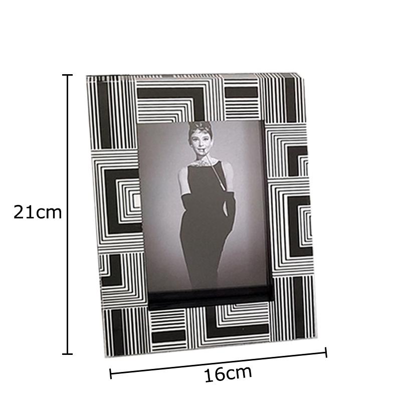 Black and White Striped Photo Frames Modern 6/7 Inch Picture Frame Bedside Table Wedding Anniversary Photo Frame Desk Decoration
Black and White Striped Photo Frames Modern 6/7 Inch Picture Frame Bedside Table Wedding Anniversary Photo Frame Desk Decoration