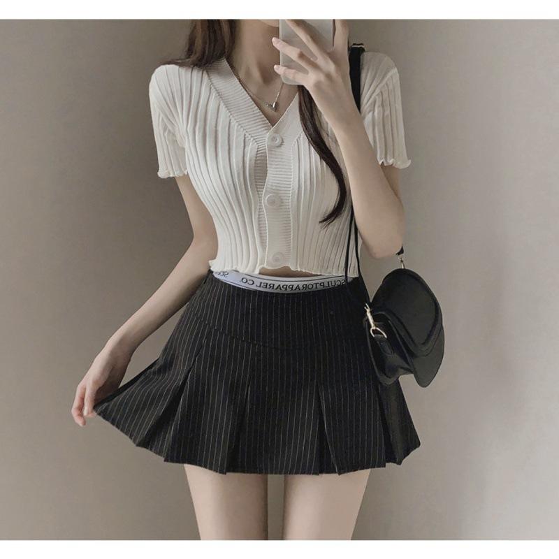 Women s Korean Style Black Striped Pleated Skirt with Elastic Letter Waist - Sweet, Spicy, Versatile, and Slimming. XL
Women s Korean Style Black Striped Pleated Skirt with Elastic Letter Waist - Sweet, Spicy, Versatile, and Slimming. XL